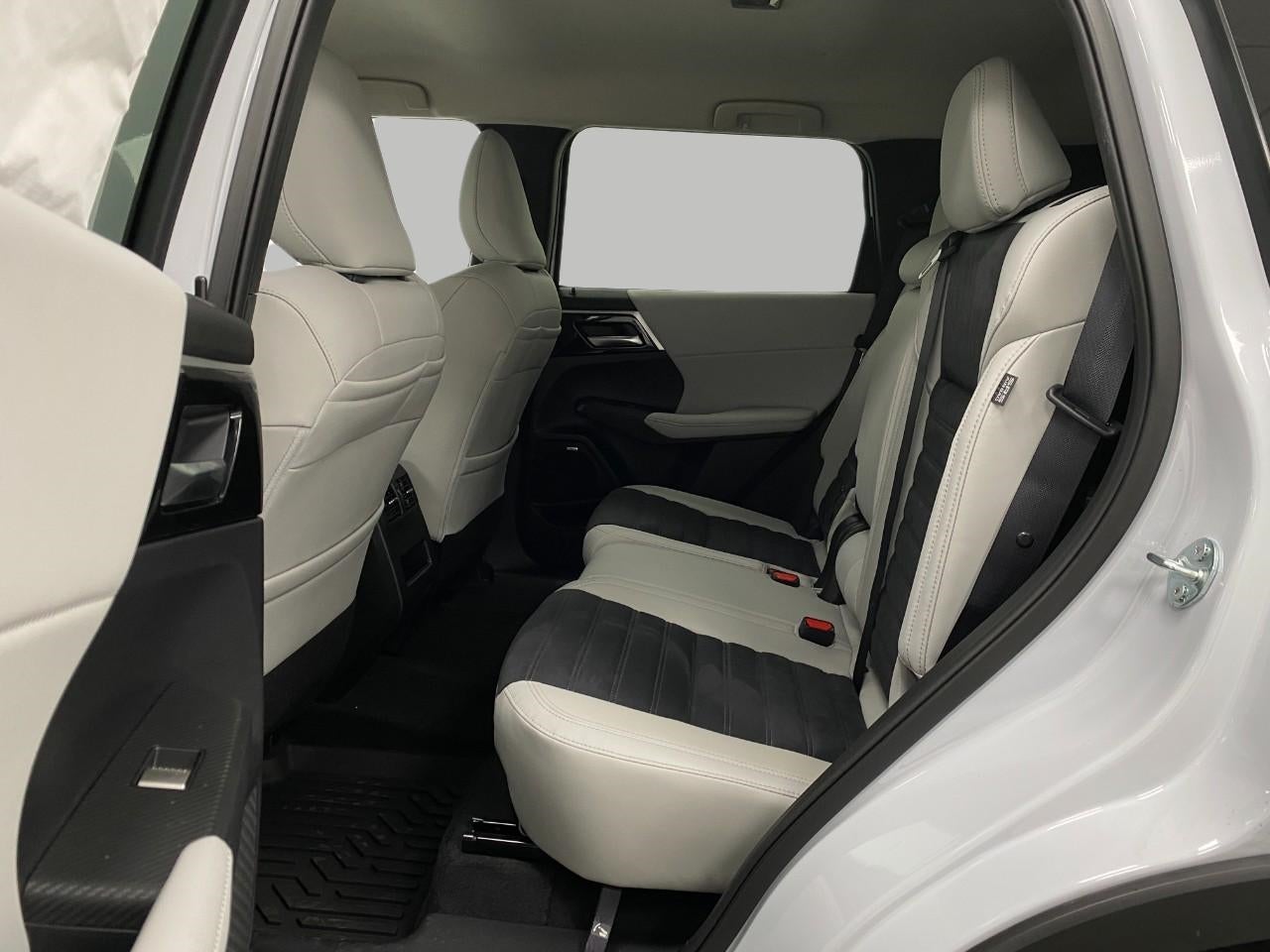 2026 Mitsubishi Outlander SE S-AWC