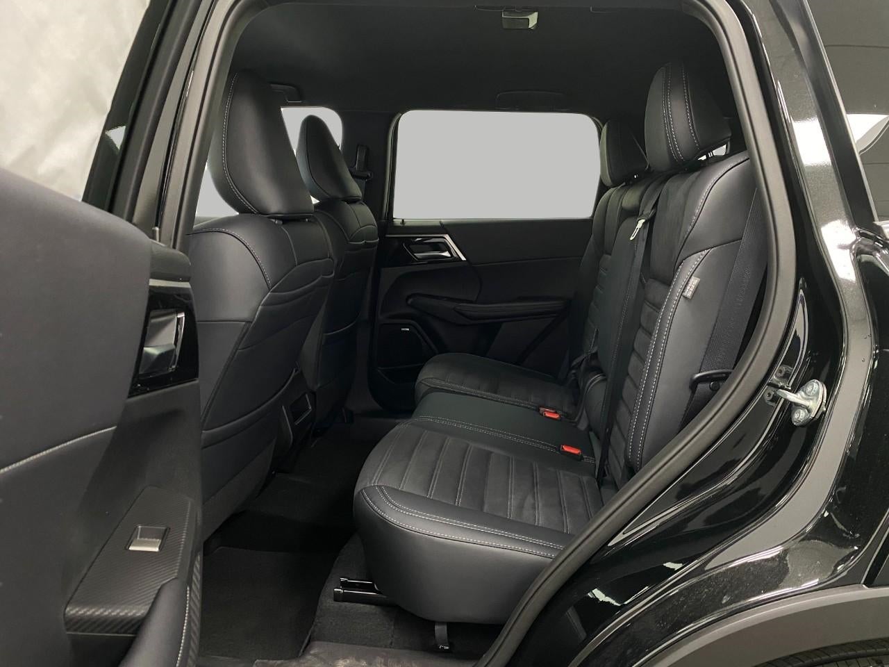 2026 Mitsubishi Outlander LE S-AWC