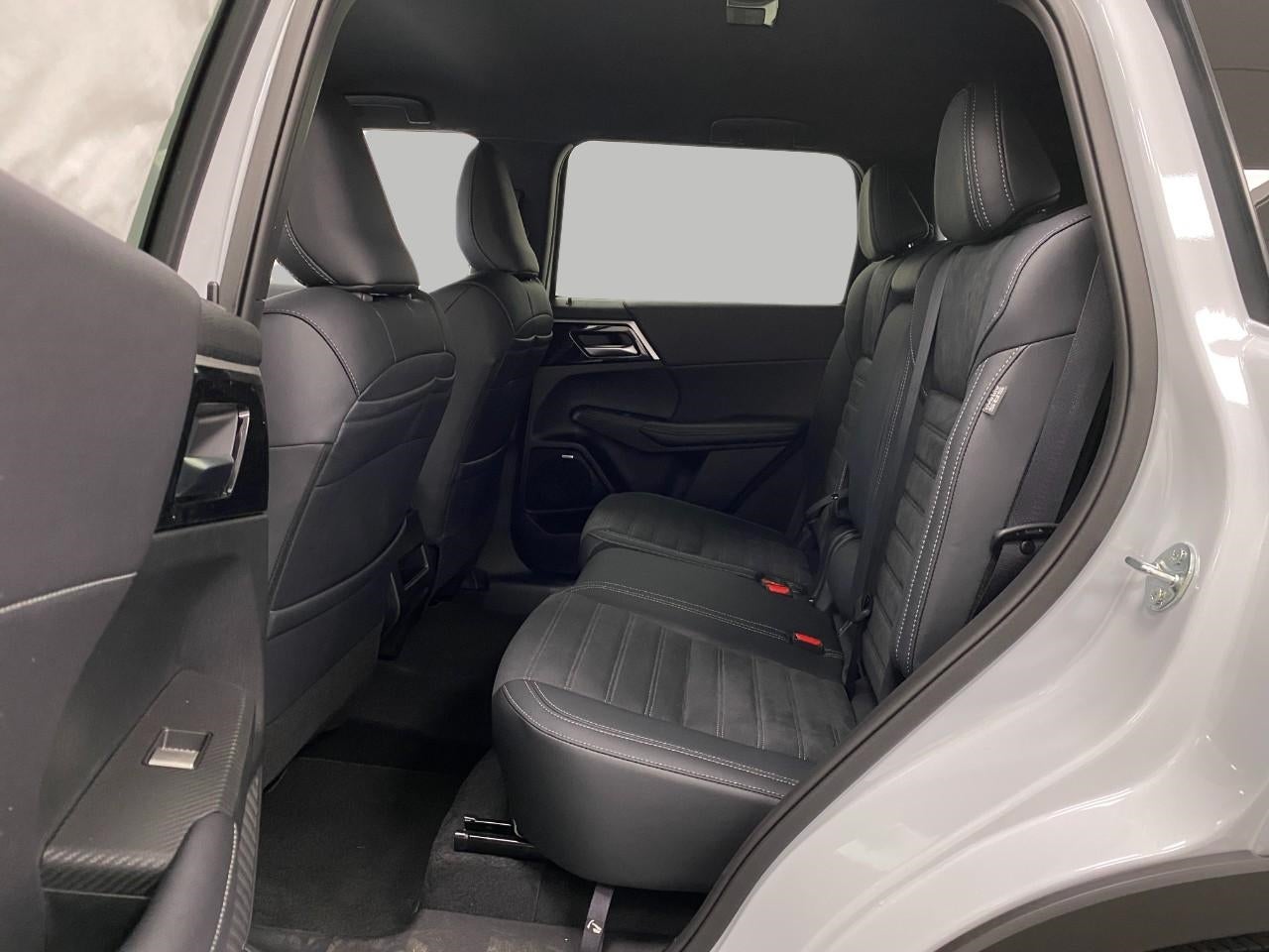 2026 Mitsubishi Outlander LE S-AWC