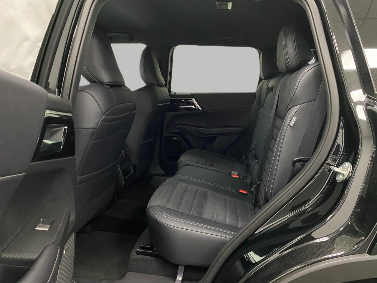 2026 Mitsubishi Outlander LE S-AWC