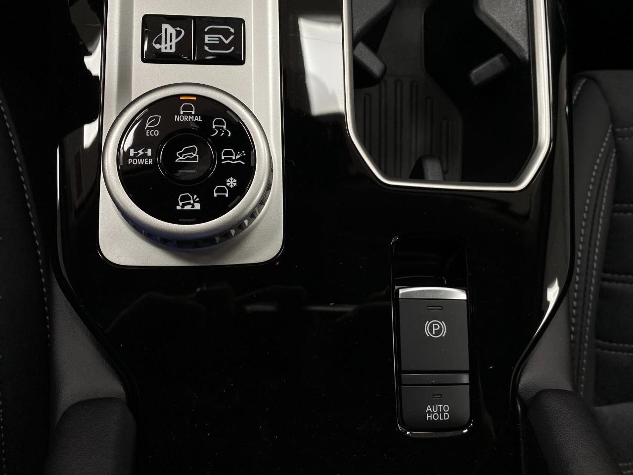 2026 Mitsubishi Outlander Plug-In Hybrid SE S-AWC
