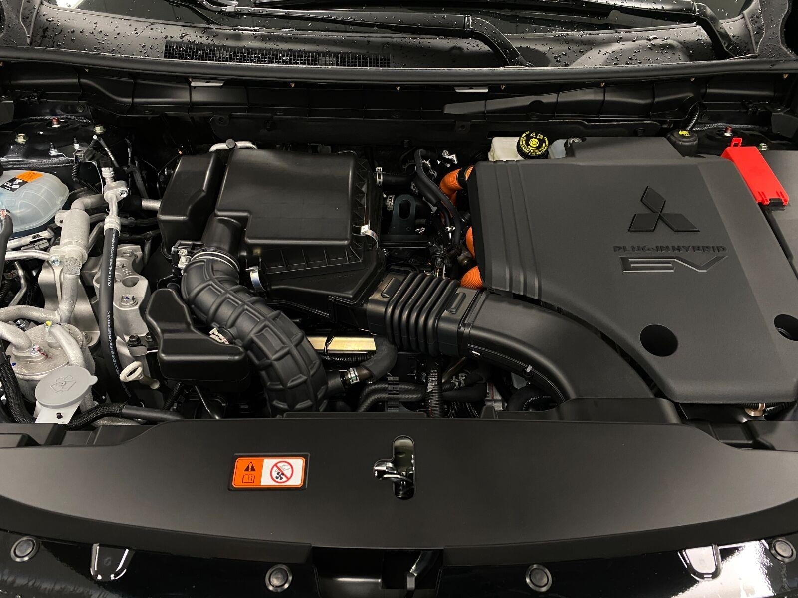 2026 Mitsubishi Outlander Plug-In Hybrid SE S-AWC
