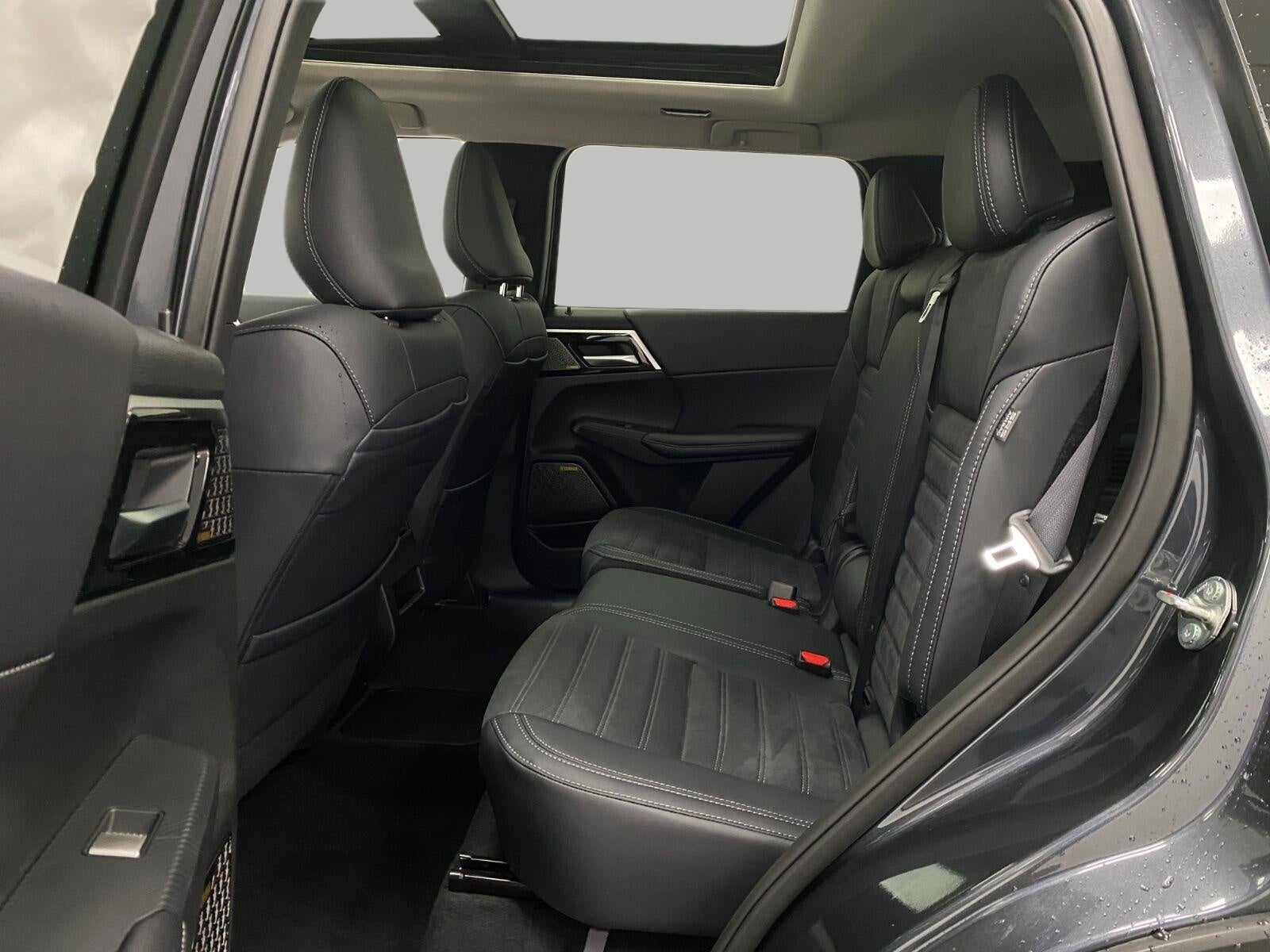 2026 Mitsubishi Outlander Plug-In Hybrid SE S-AWC