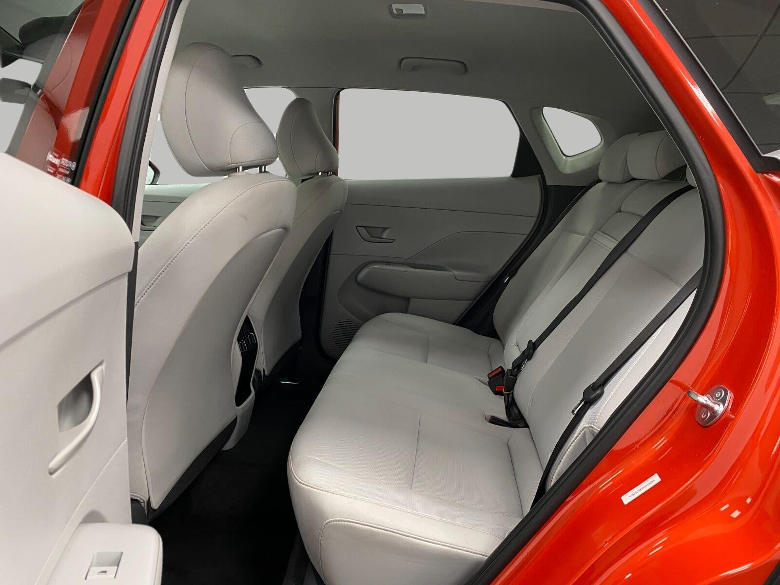 2025 Hyundai Kona SEL - Photo 28