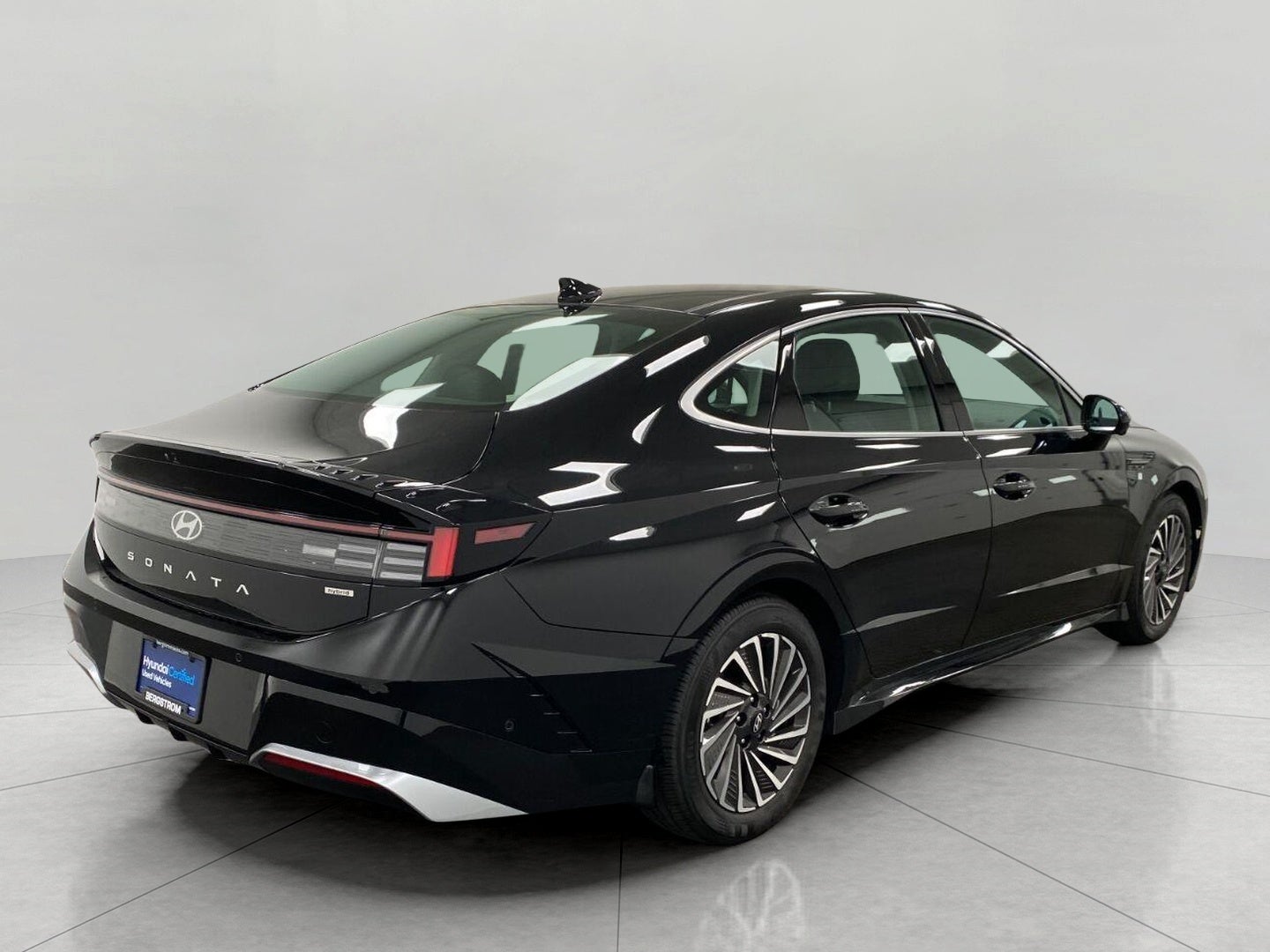 2025 Hyundai Sonata Hybrid Limited FWD