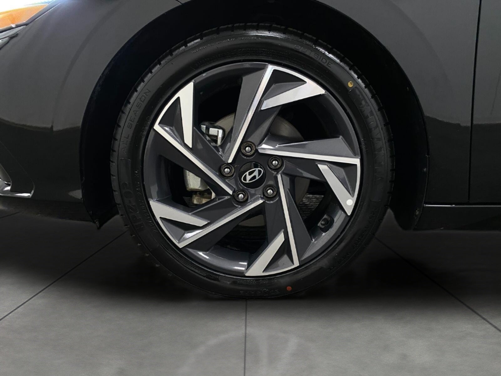 2025 Hyundai Elantra SEL - Photo 11