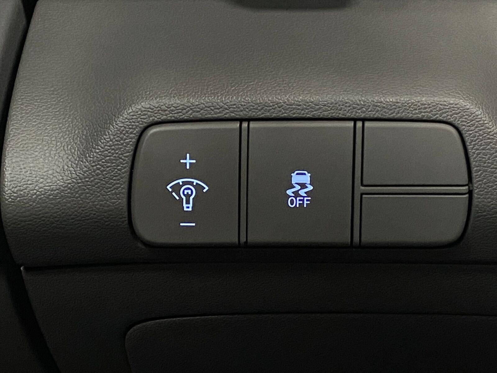2025 Hyundai Elantra SEL - Photo 13