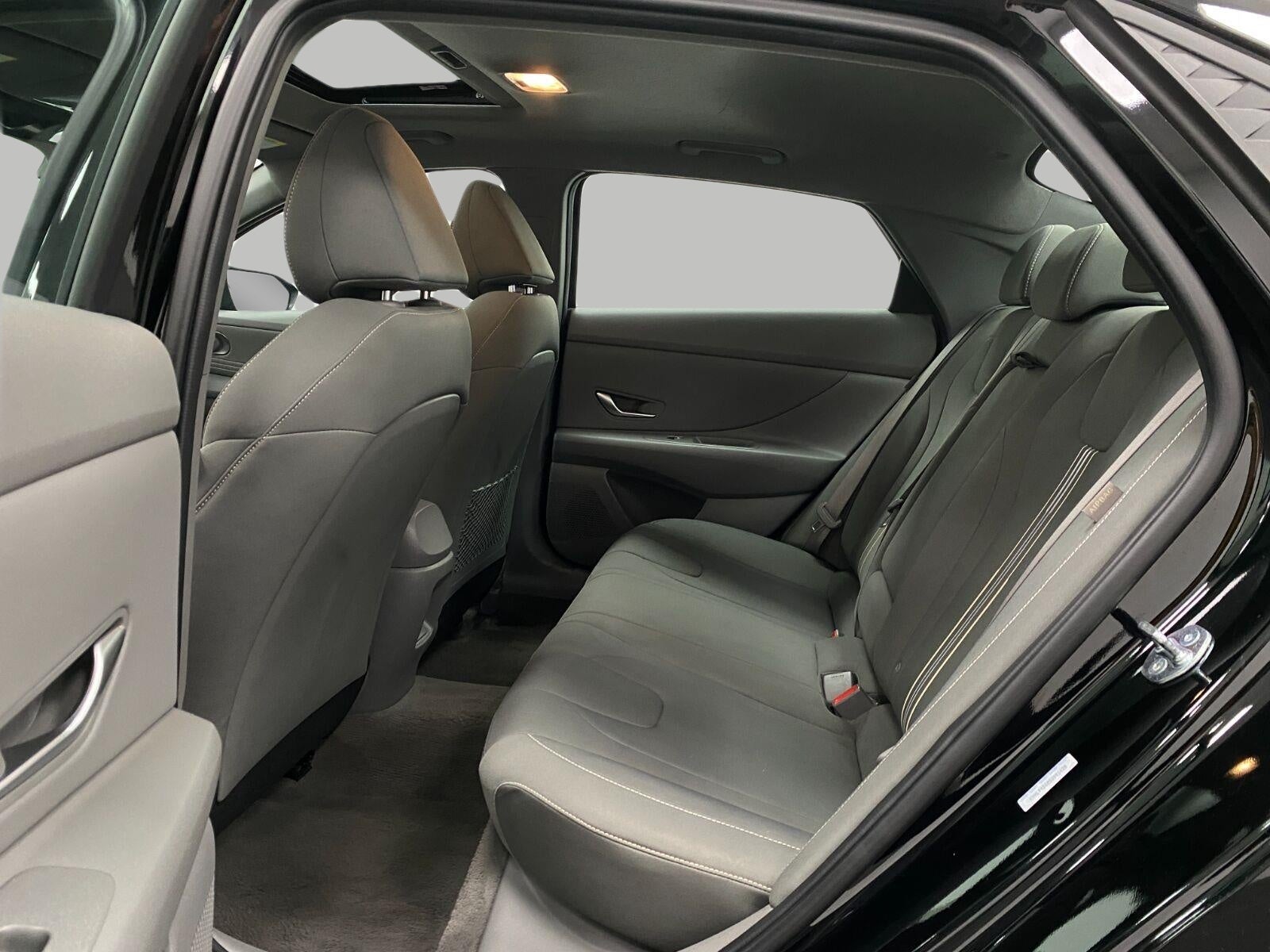 2025 Hyundai Elantra SEL - Photo 29