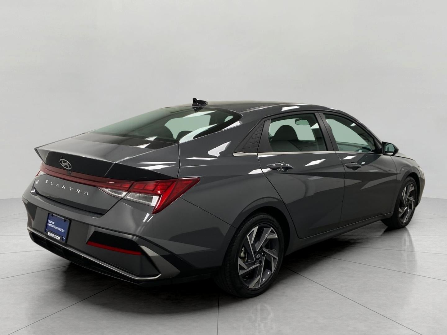 2025 Hyundai Elantra SEL Convenience IVT